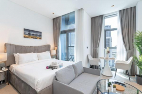 Modern Studio Apartment Perfect for 4 in 15 Northside Business Bay